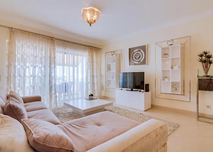 Al - Moura Apartment