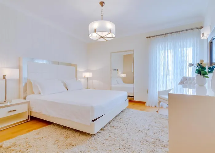 Al - Moura Apartment