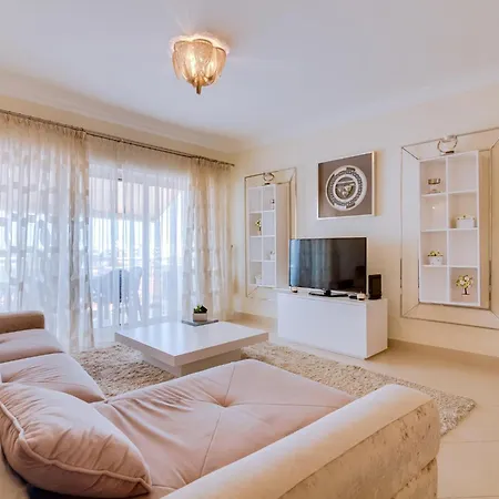 Al - Moura Apartment